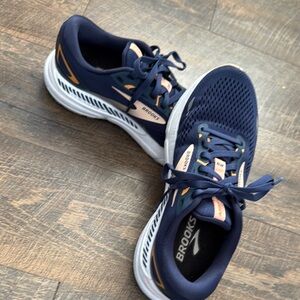 Brooks Adrenaline 23 running shoes- size 8